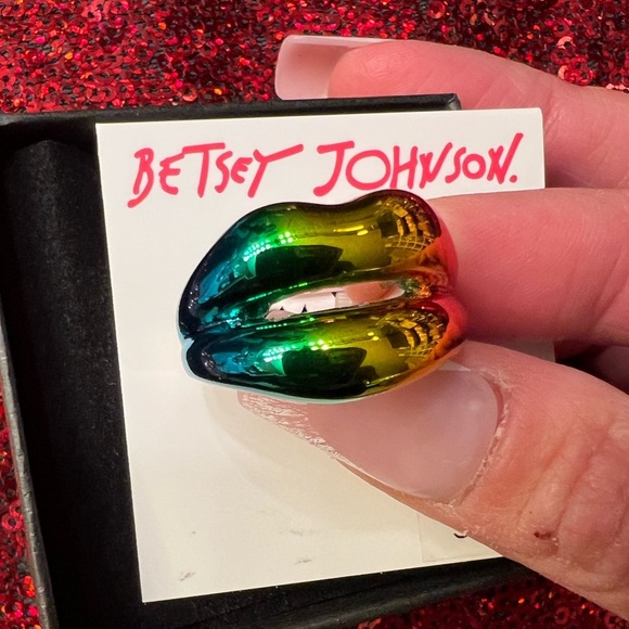 🌈Betsey Johnson Rainbow 🌈 Lips Ring-SZ 7.5-NWT - Picture 4 of 11